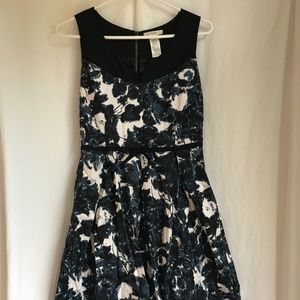 SOLD - ModCloth Esley Retro Sleeveless Sweetheart Dress